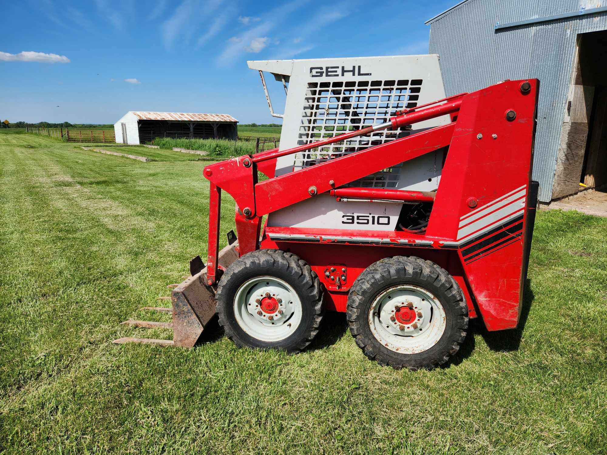 Main image Gehl 3510