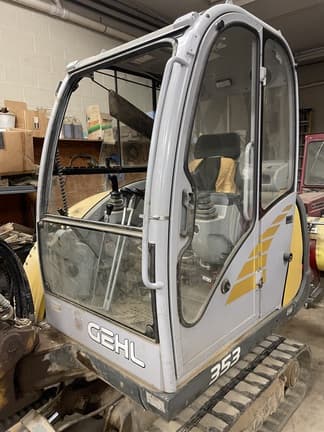 Image of Gehl 353 equipment image 2