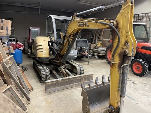 Image of Gehl 353 equipment image 1