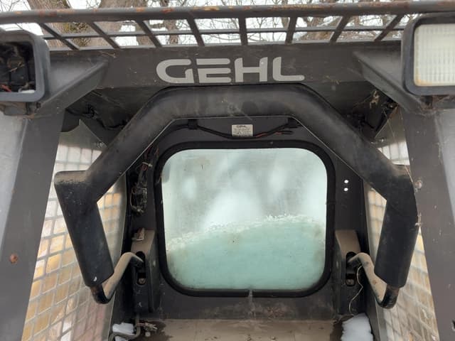 Image of Gehl 3725 equipment image 4