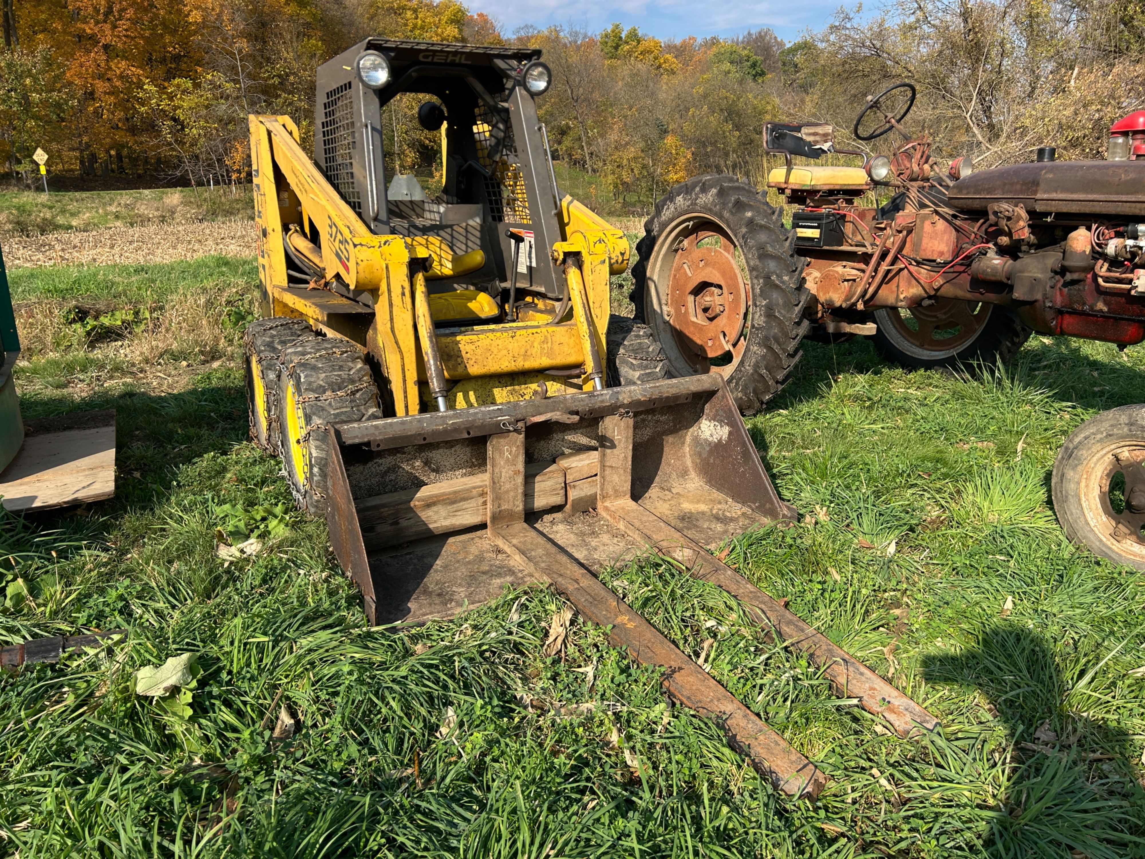 Gehl 3725 Equipment Image0