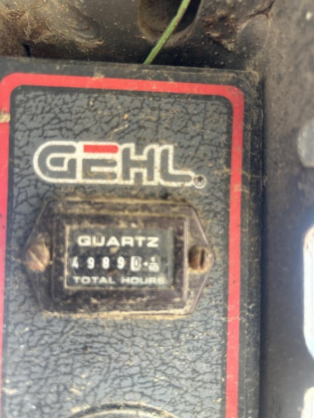 Image of Gehl 3825 equipment image 3