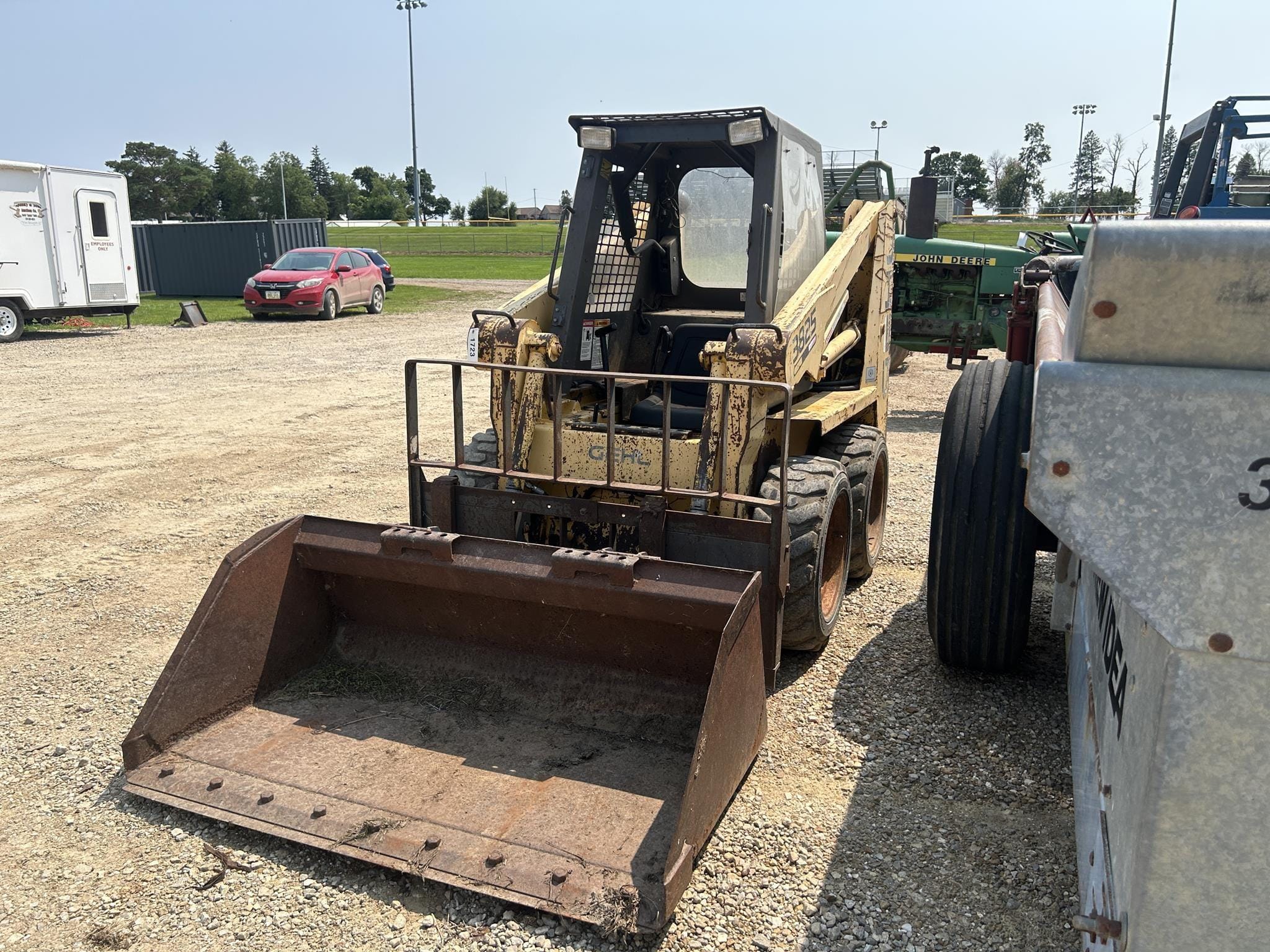 Gehl 3825 Equipment Image0