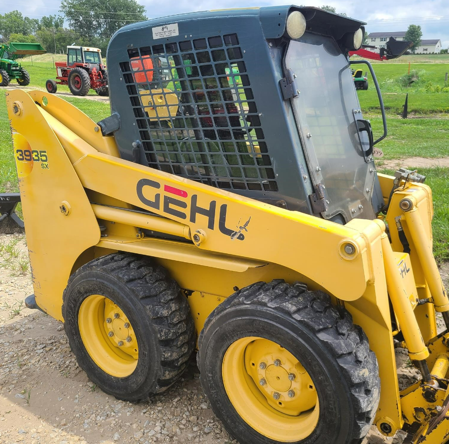 Main image Gehl 3935