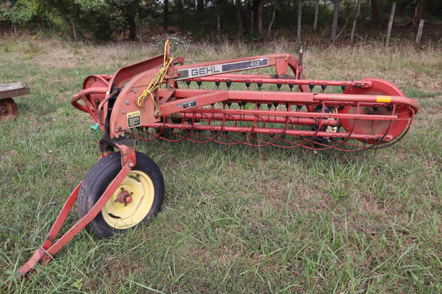 Image of Gehl 412 equipment image 1