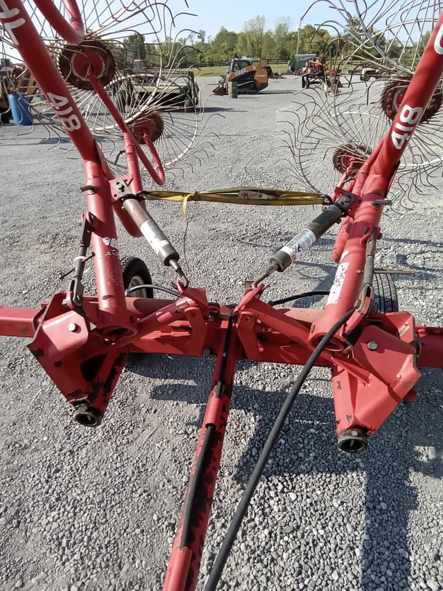 Image of Gehl 418 equipment image 2