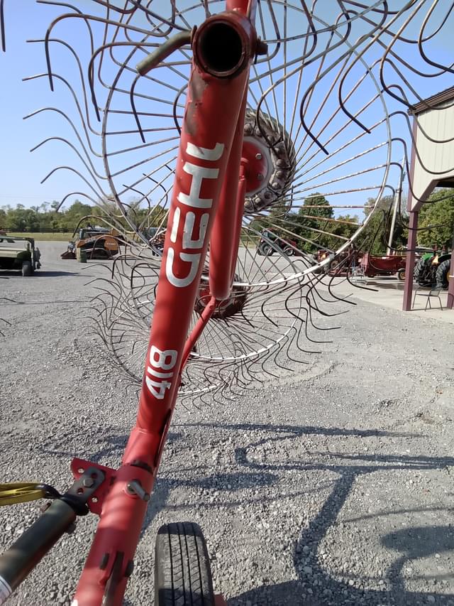 Image of Gehl 418 equipment image 1