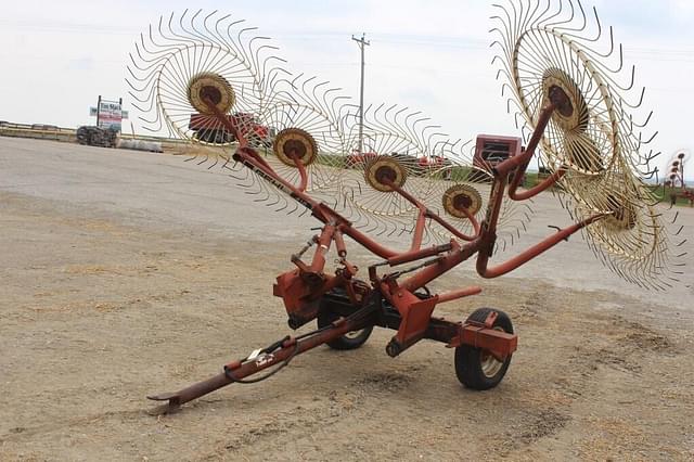 Image of Gehl 418 equipment image 1