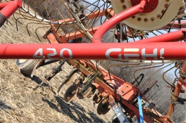 Image of Gehl 420 equipment image 2