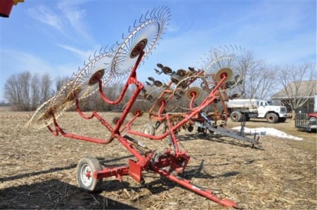 Image of Gehl 420 equipment image 1