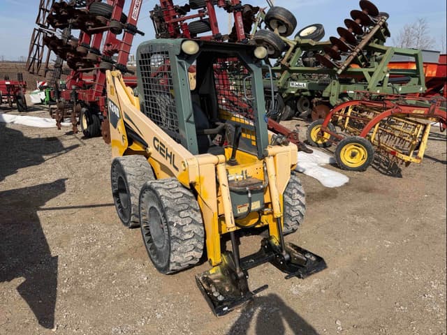 Image of Gehl 4240 equipment image 2