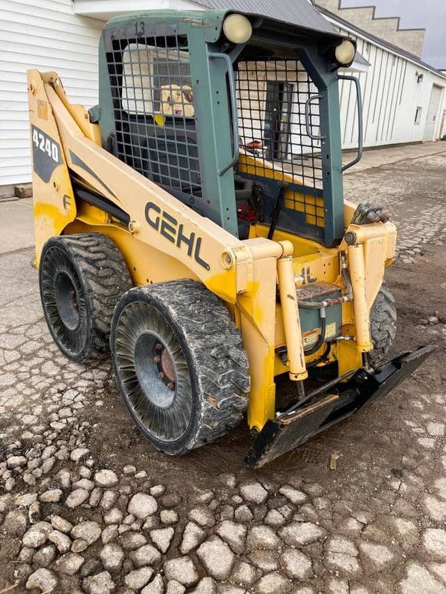 Image of Gehl 4240 equipment image 1