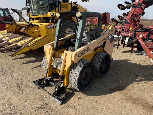 Image of Gehl 4240 equipment image 4