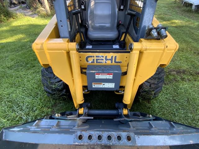 Image of Gehl 4240 equipment image 1