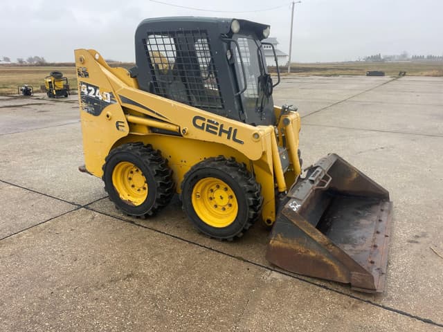 Image of Gehl 4240 equipment image 1