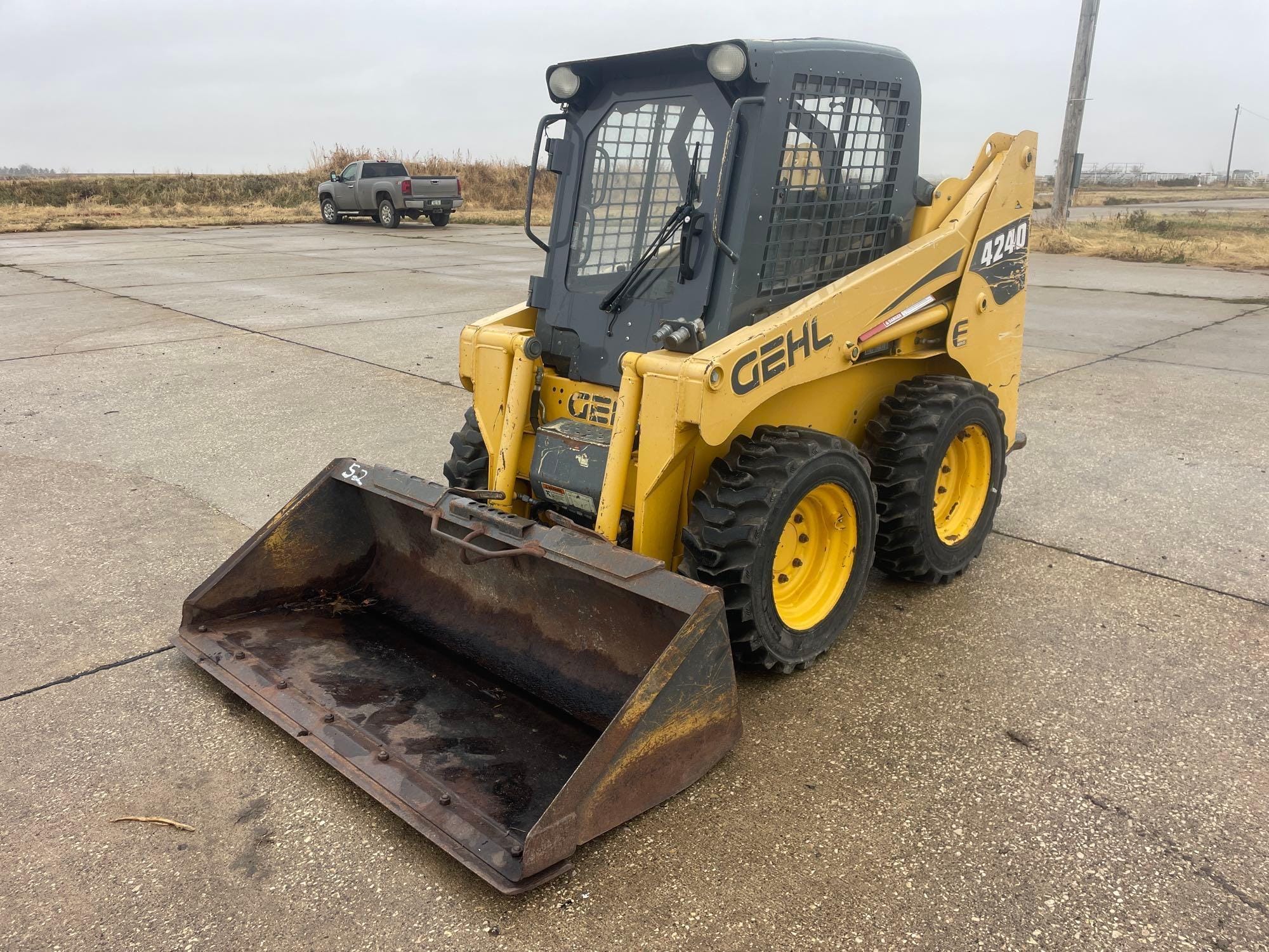 Gehl 4240 Equipment Image0