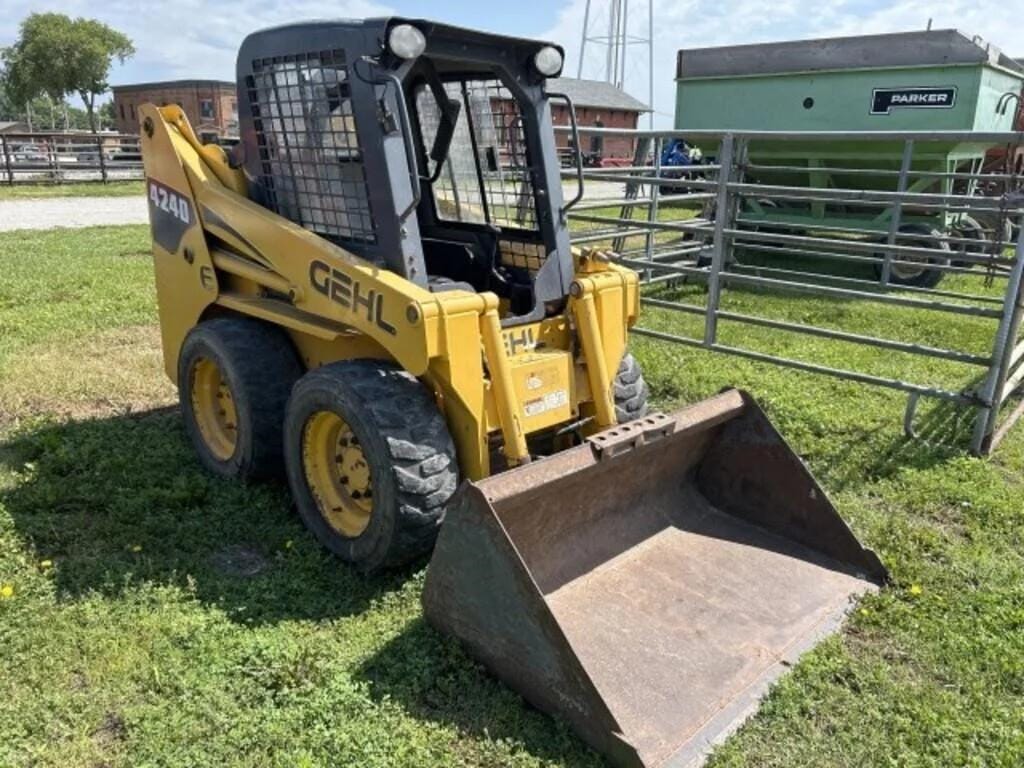 Gehl 4240 Equipment Image0