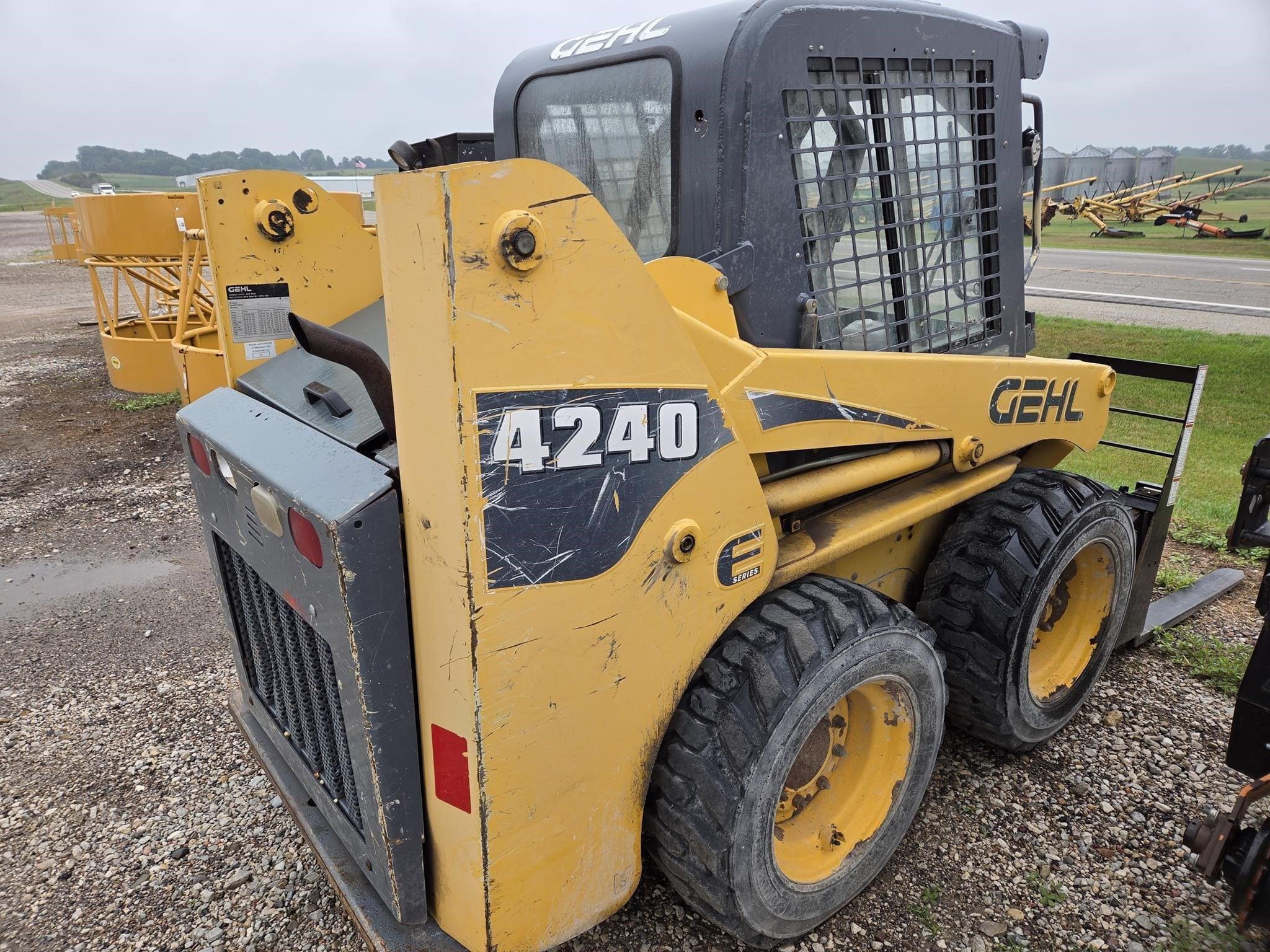 Gehl 4240E Equipment Image0