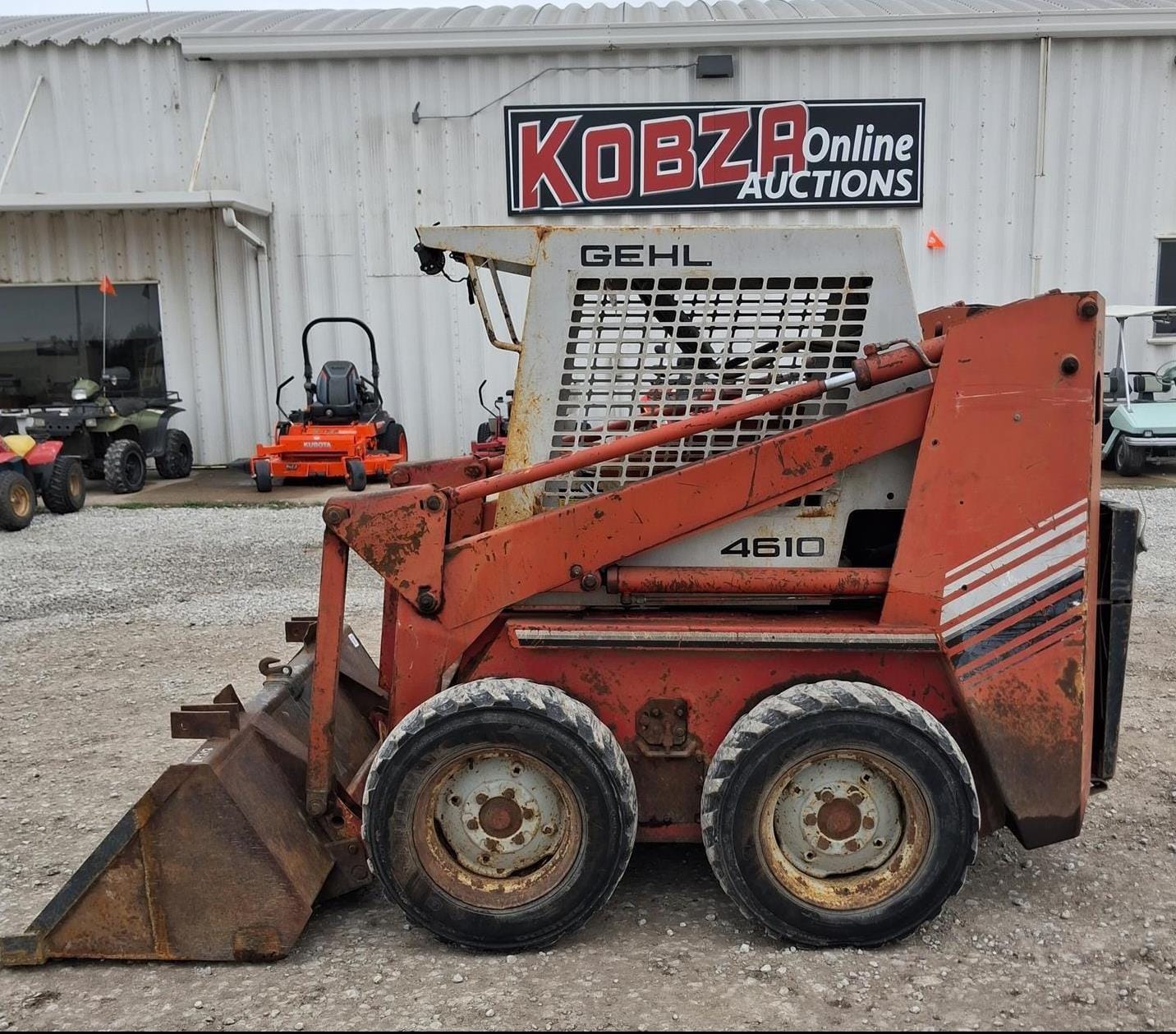 Gehl 4610 Equipment Image0