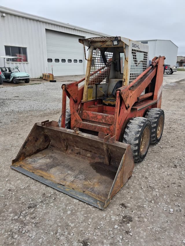 Image of Gehl 4610 equipment image 2