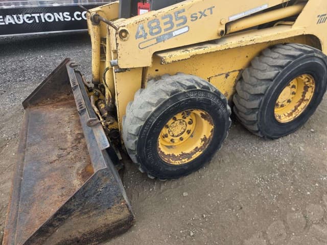 Image of Gehl 4835SXT equipment image 4
