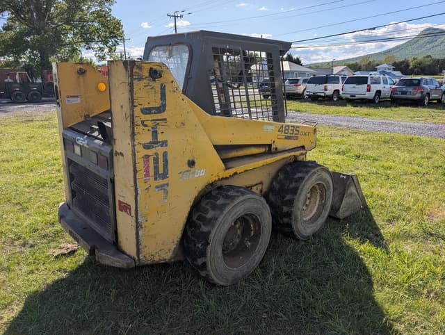 Image of Gehl 4835SXT equipment image 4