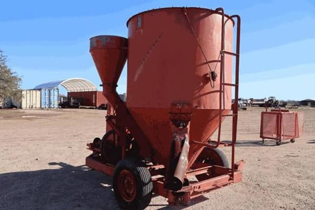 Image of Gehl 50MX equipment image 2