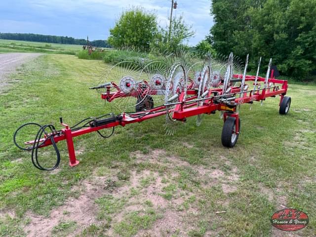 Image of Gehl 520 equipment image 1
