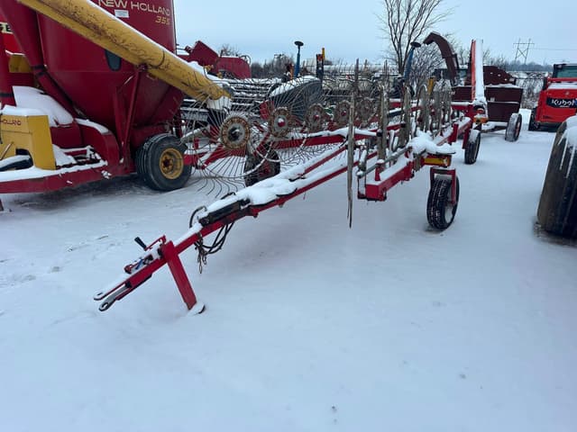 Image of Gehl 520 equipment image 1