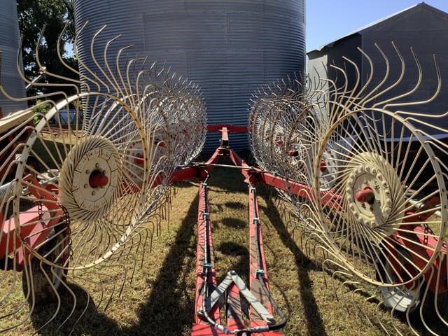 Image of Gehl 520 equipment image 2