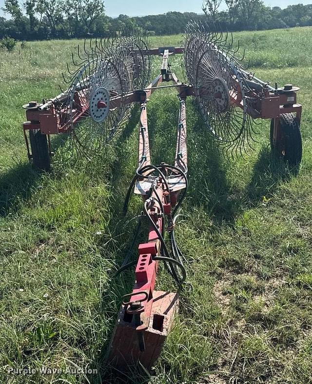 Image of Gehl 520 equipment image 1
