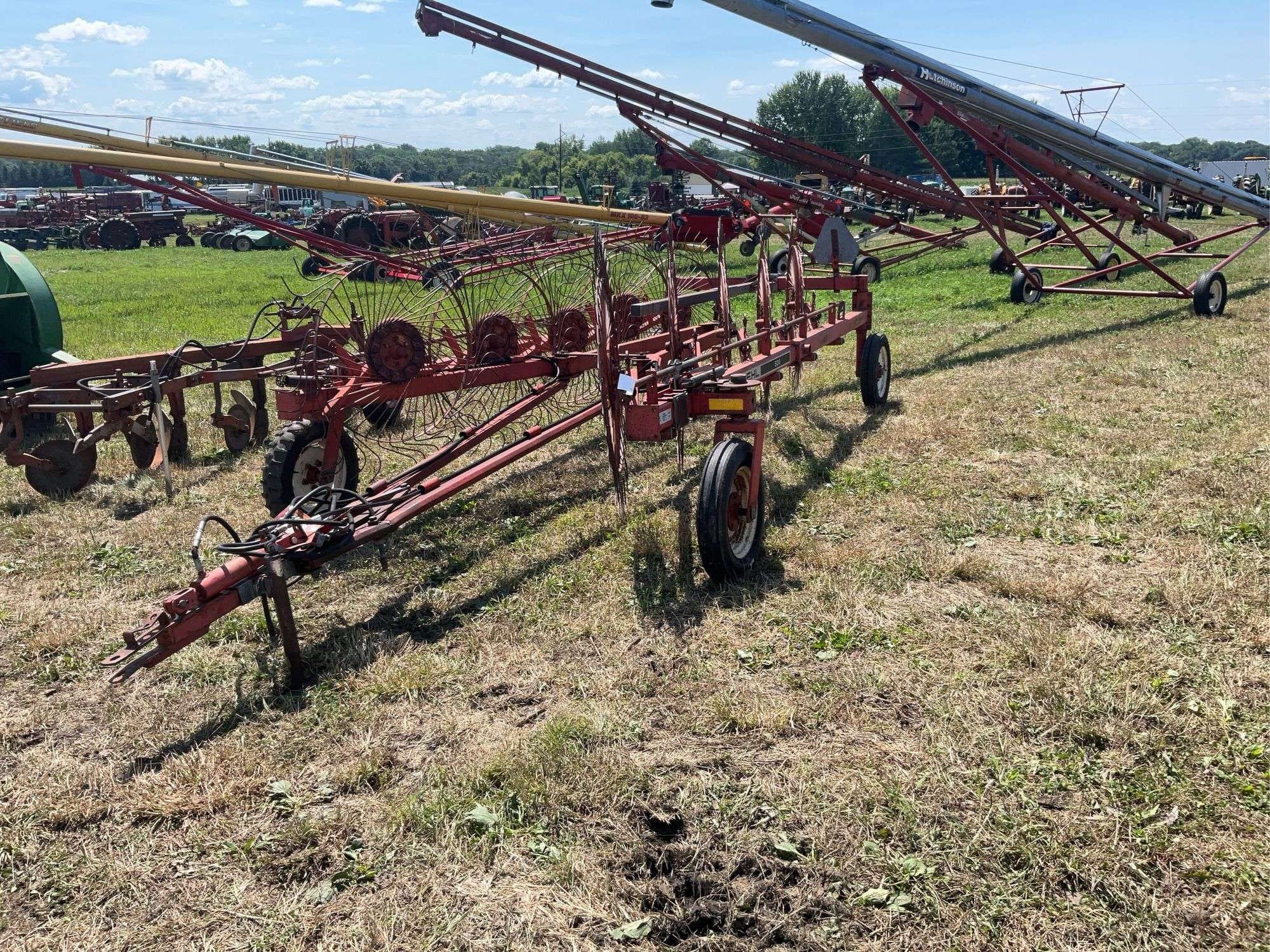 Gehl 520 Equipment Image0