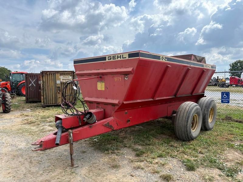 Gehl 524 Equipment Image0