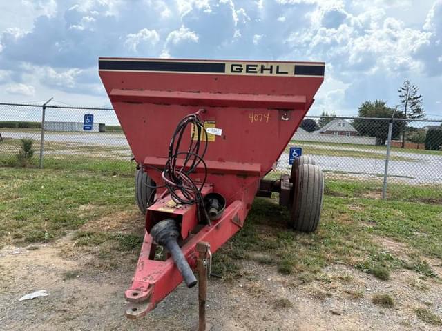 Image of Gehl 524 equipment image 2