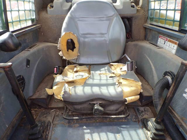 Image of Gehl 5240 equipment image 3