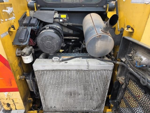 Image of Gehl 5240 equipment image 4