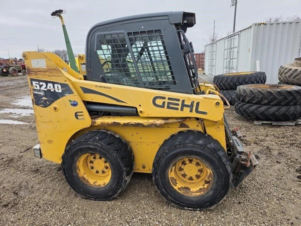 Gehl 5240 Equipment Image0