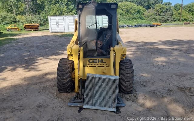 Image of Gehl 5240 equipment image 2