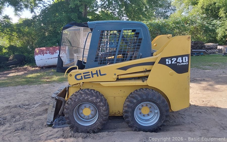 Gehl 5240 Equipment Image0