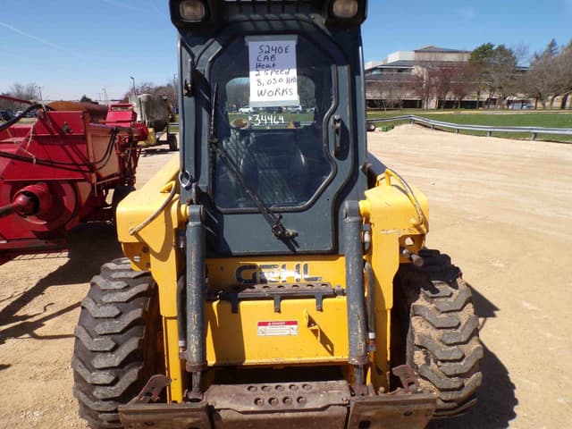 Image of Gehl 5240 equipment image 2