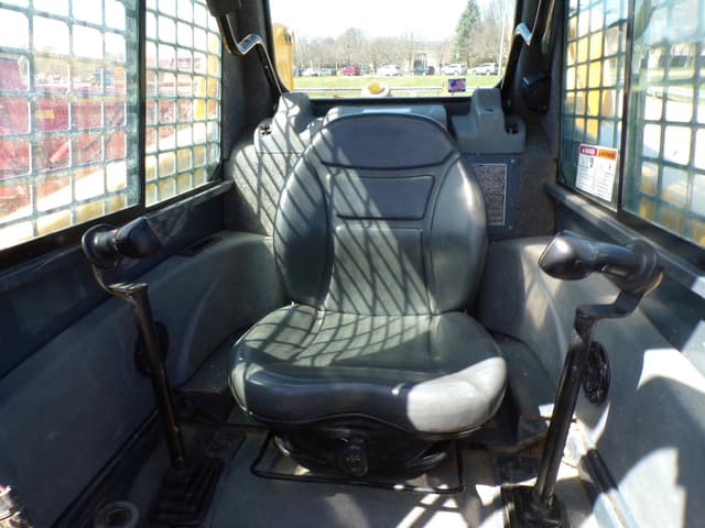 Image of Gehl 5240 equipment image 3