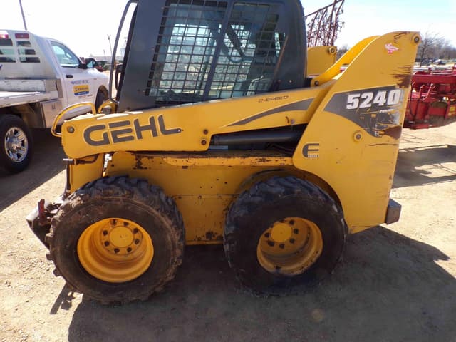 Image of Gehl 5240 equipment image 4