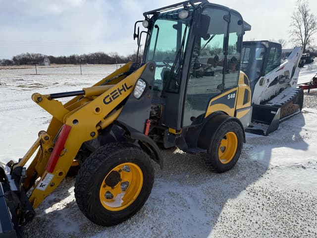 Image of Gehl 540 equipment image 4