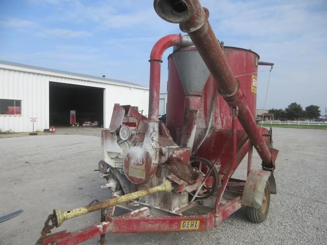 Image of Gehl 55 equipment image 2