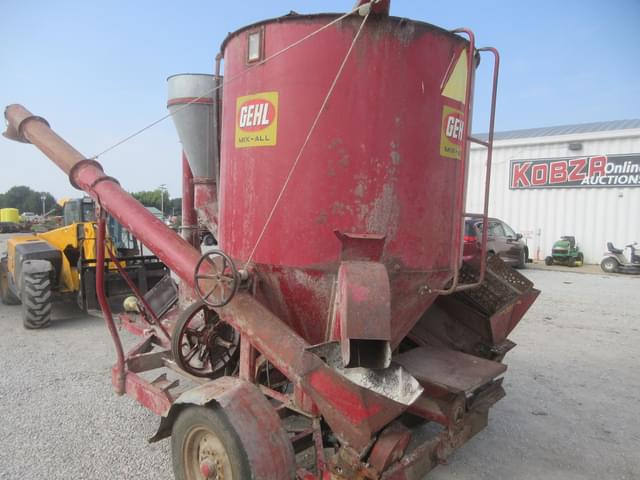 Image of Gehl 55 equipment image 3