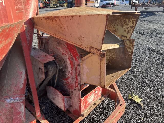 Image of Gehl 55 equipment image 3