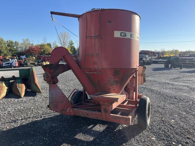 Image of Gehl 55 equipment image 4