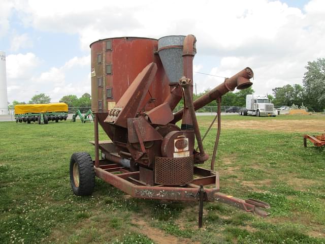 Image of Gehl 55 equipment image 1