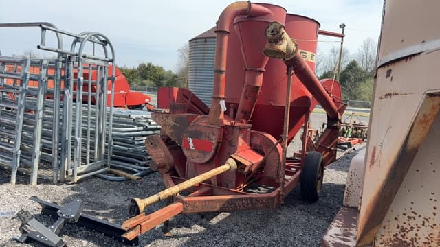 Image of Gehl 55 equipment image 1