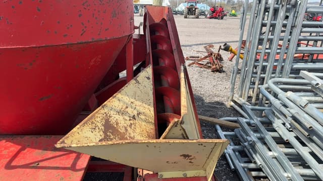 Image of Gehl 55 equipment image 4